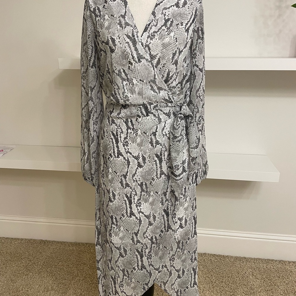 Elegant Gray Snake Print Wrap Dress
